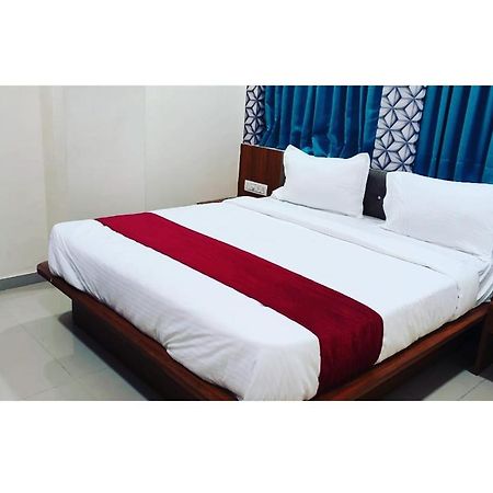 Hotel Red Rose Vadodara Extérieur photo