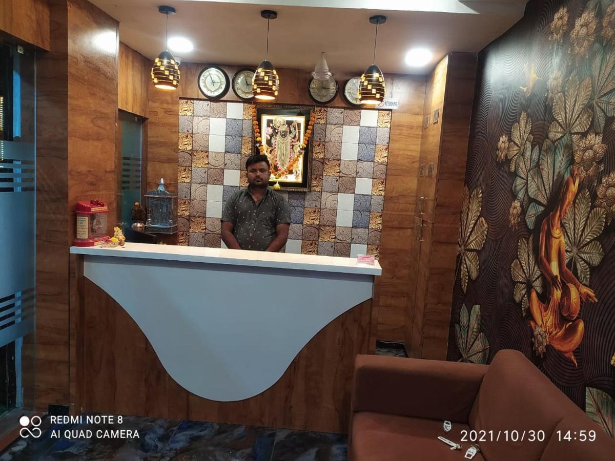 Hotel Red Rose Vadodara Extérieur photo
