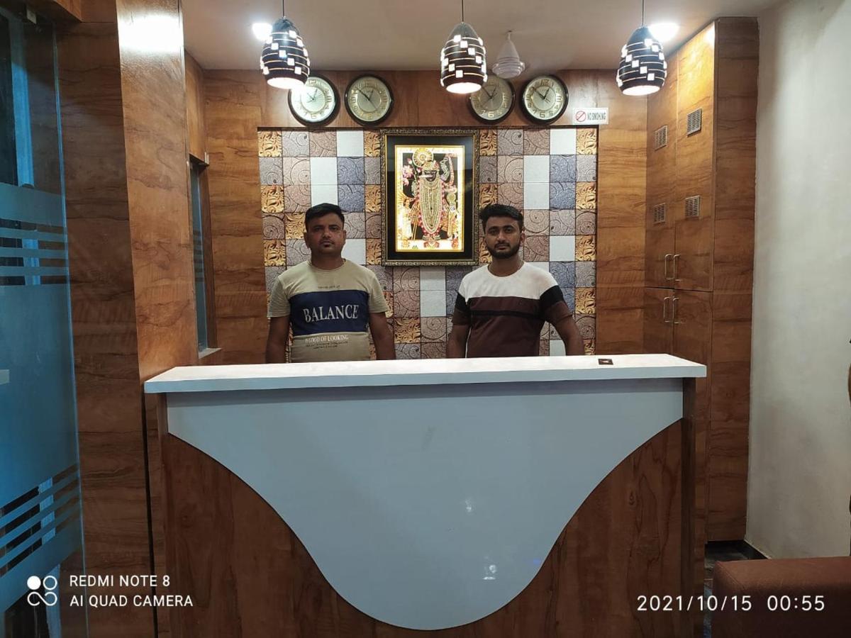 Hotel Red Rose Vadodara Extérieur photo