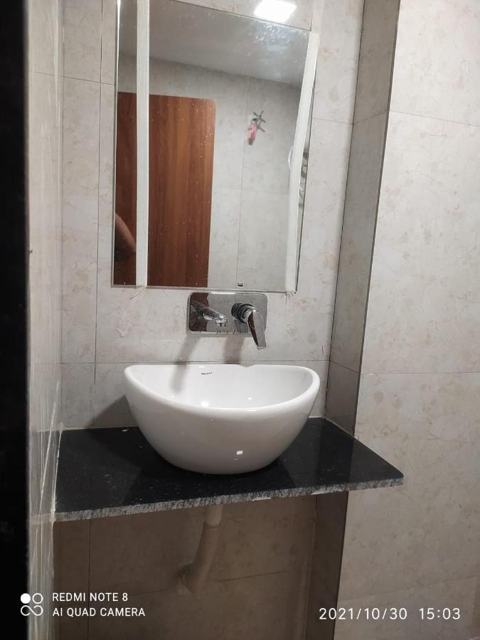 Hotel Red Rose Vadodara Extérieur photo