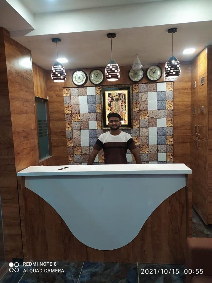 Hotel Red Rose Vadodara Extérieur photo