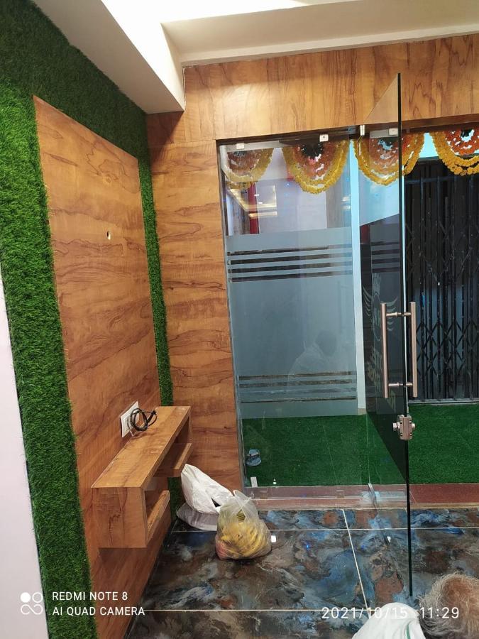 Hotel Red Rose Vadodara Extérieur photo