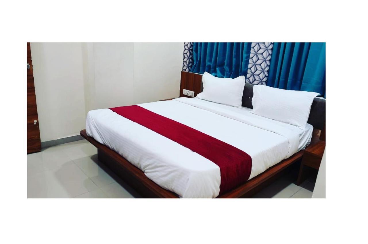 Hotel Red Rose Vadodara Extérieur photo