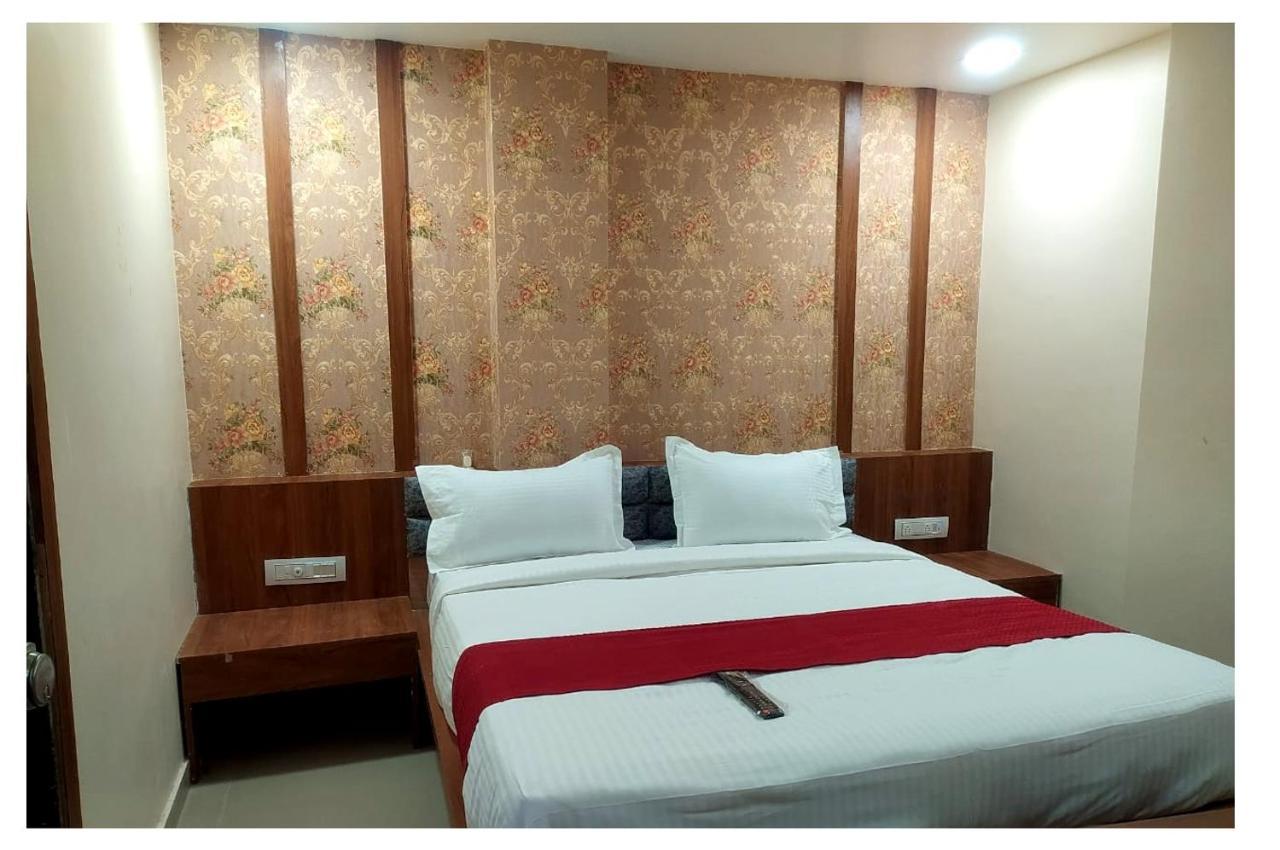 Hotel Red Rose Vadodara Extérieur photo